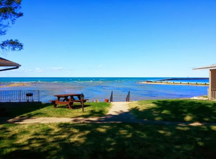 Beachcomber Motel & Apartments - Beachcomber From Website (newer photo)